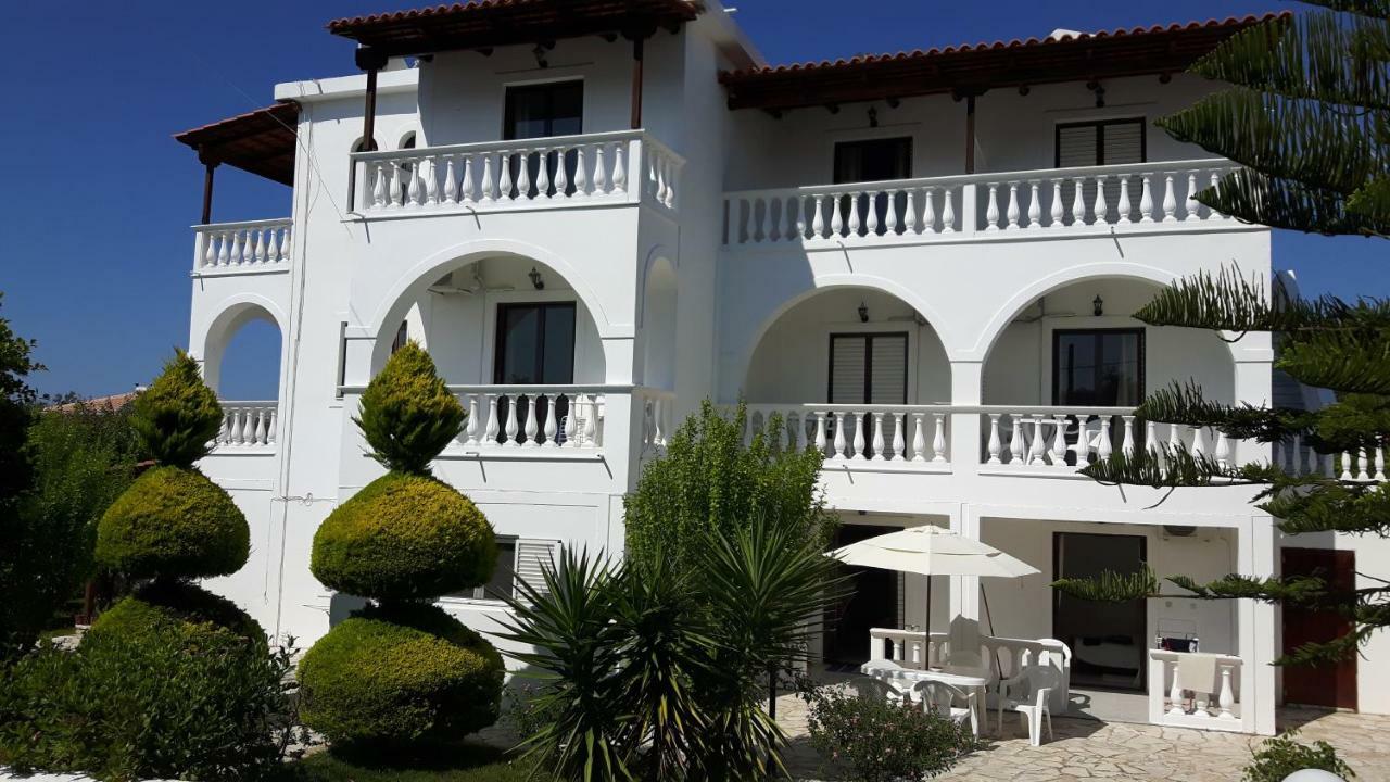 Apartament Rodis *
